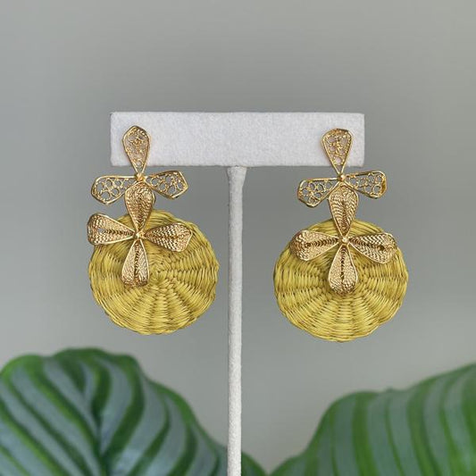 ARETES GARDENIA FLOWER IRACA EARRINGS MOSTAZA