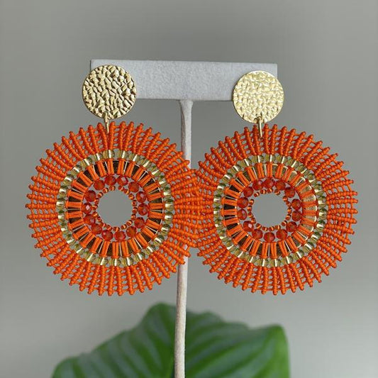ARETES MAXI ANDES DISEÑO MARTILLADO CON CIRCULO GRANDE EN MACRAME - NARANJA