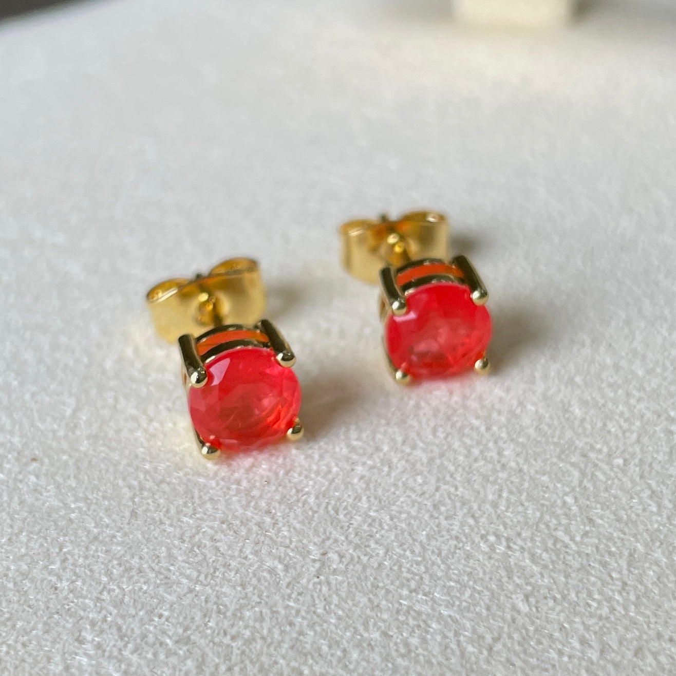 ARETES POST - CORAL