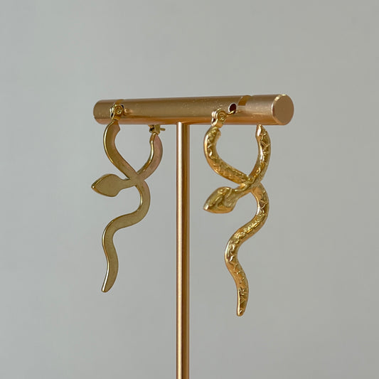 ARRACADAS SNAKE CON TEXTURA