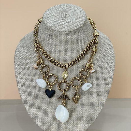 COLLAR LOVE AND THE SEA