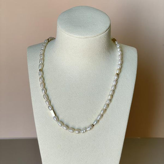 COLLAR PERLAS CON CUBOS GOLD