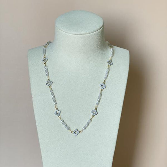COLLAR PERLAS CON LOTUS BLANCA