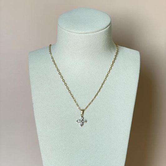 COLLAR FLOR CON CRISTAL