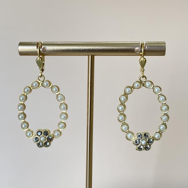 ARETES OVAL PERLAS CON FLOR