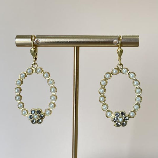 ARETES OVAL PERLAS CON FLOR