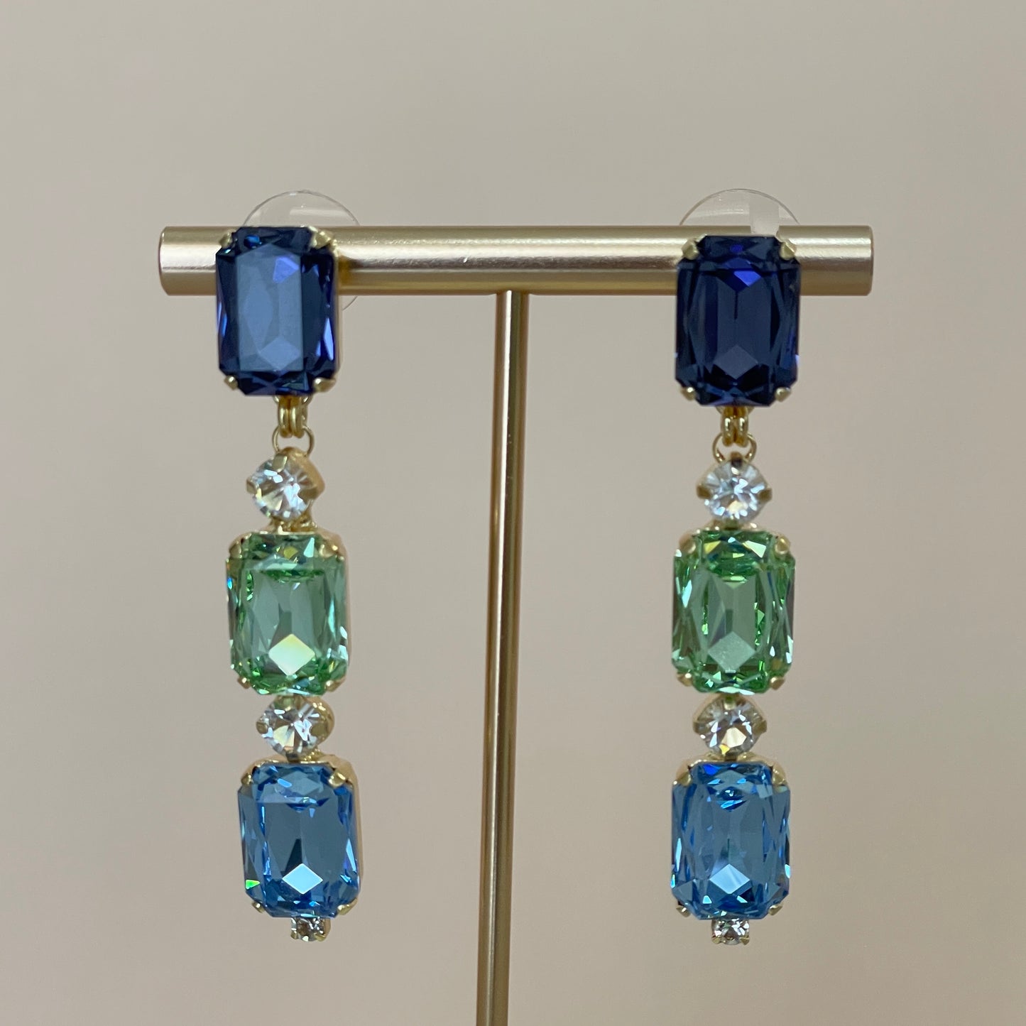 ARETES ZAYN MORADO VERDE Y AZUL
