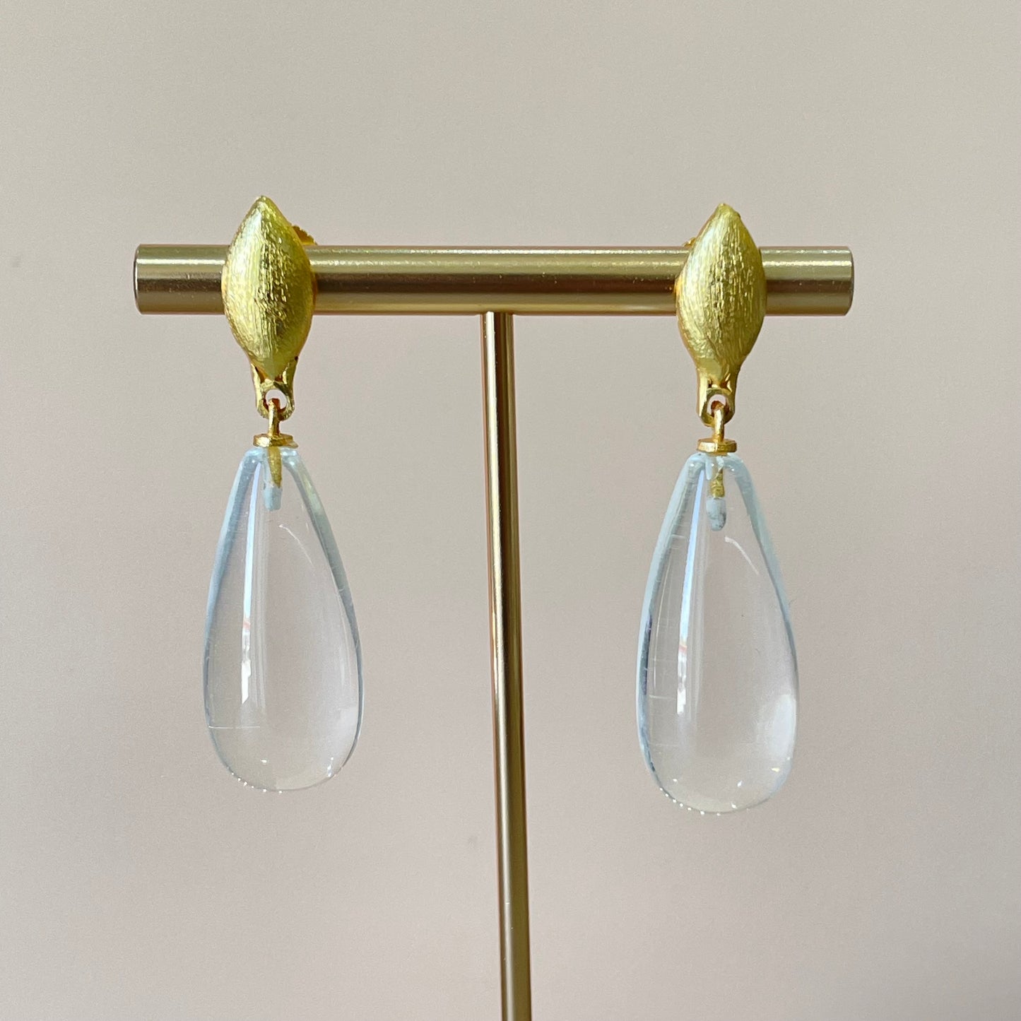 ARETES GEMSTONE CRYSTAL QUARTZ