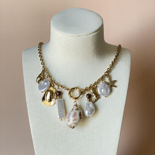 COLLAR SOMBRERO Y CONCHA GOLD