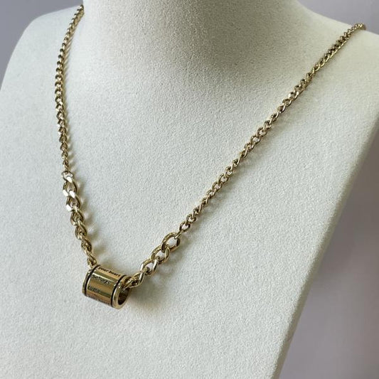 COLLAR BELONGS