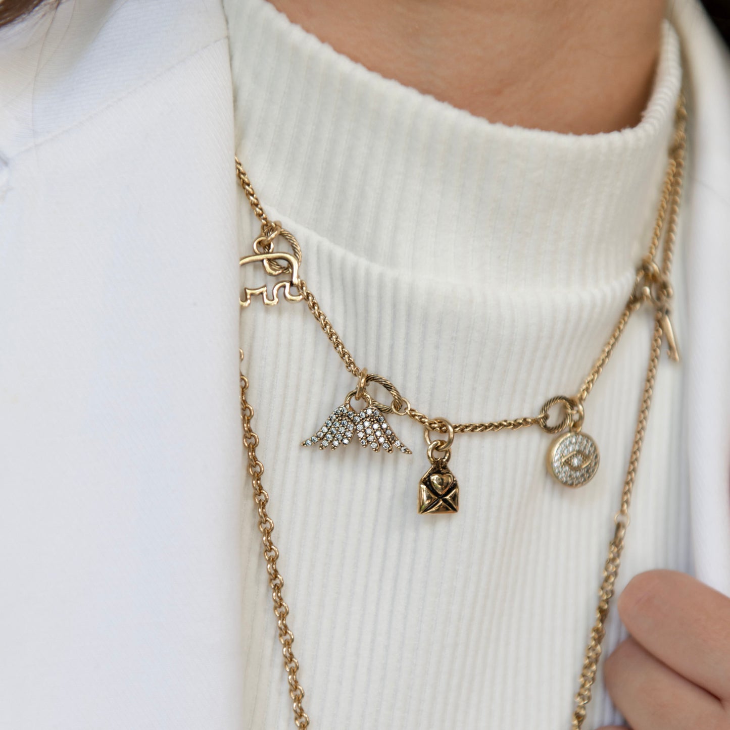 COLLAR WHISPERS CHARMS