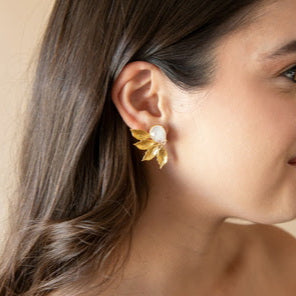 ARETES RAINBOW MOONSTONE