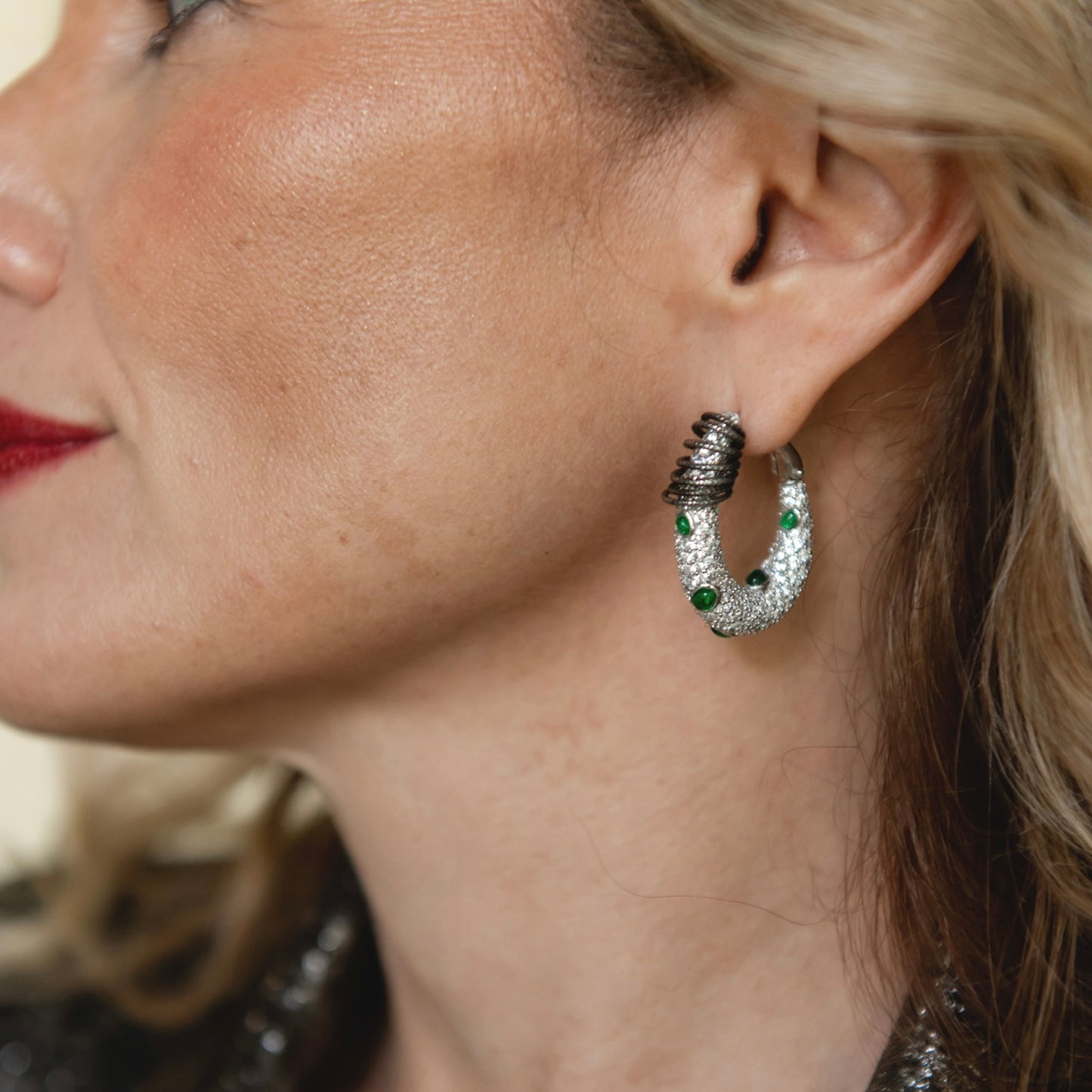 ARETES STILLA SNAKE EMERALD