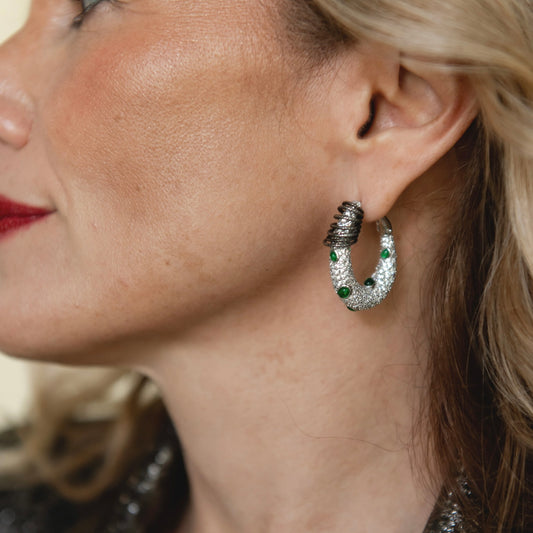 ARETES STILLA SNAKE EMERALD