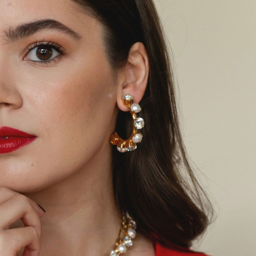 CRYSTAL HOOPS CLEAR Y PERLA