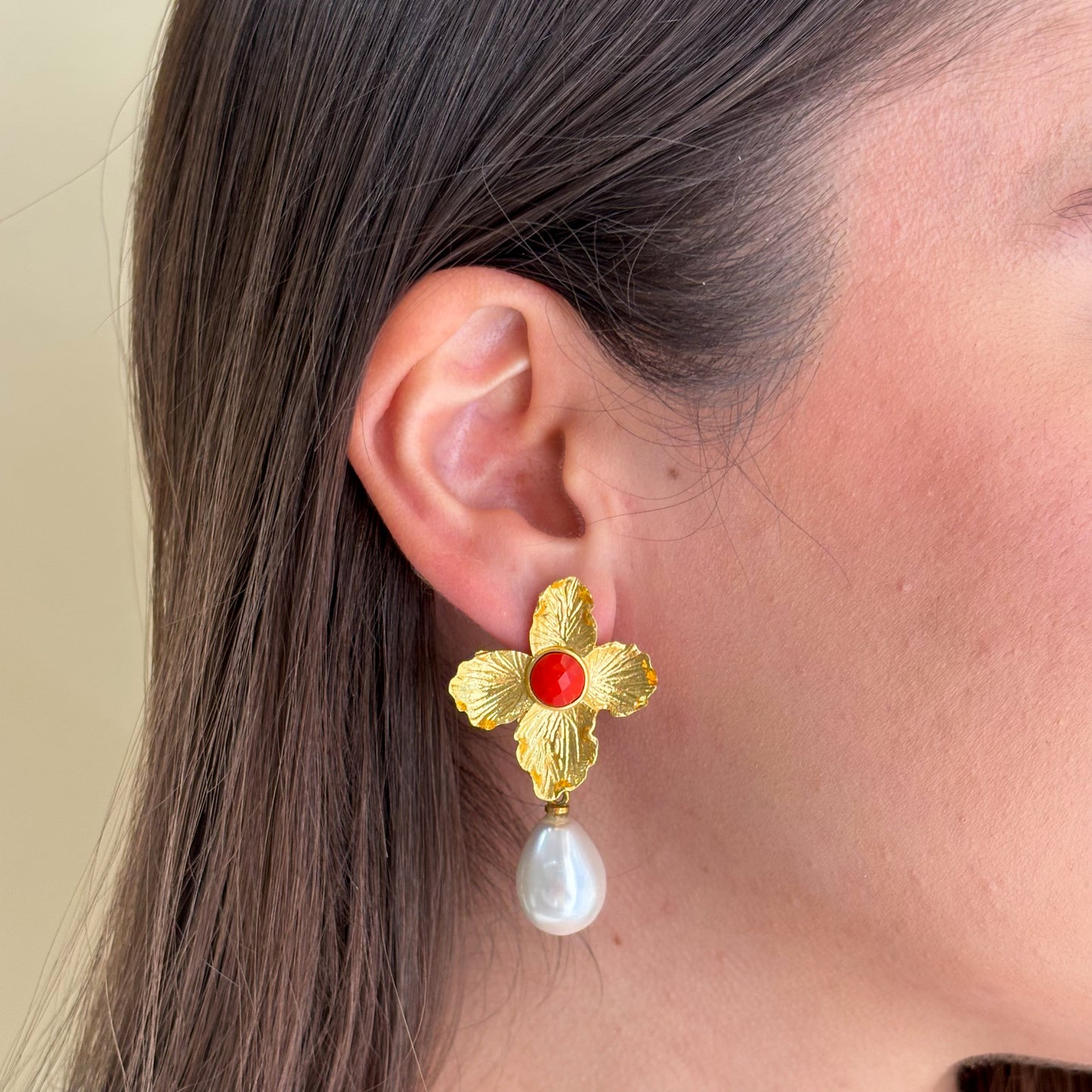 ARETES ORANGE GEMSTONE & BAROQUE PEARL