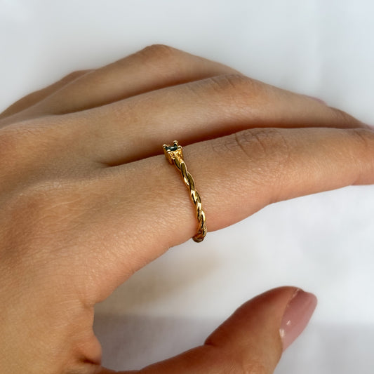 ANILLO TORCIDO CON PUNTO EMERALD