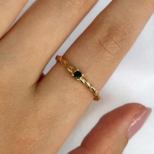 ANILLO TORCIDO CON PUNTO EMERALD